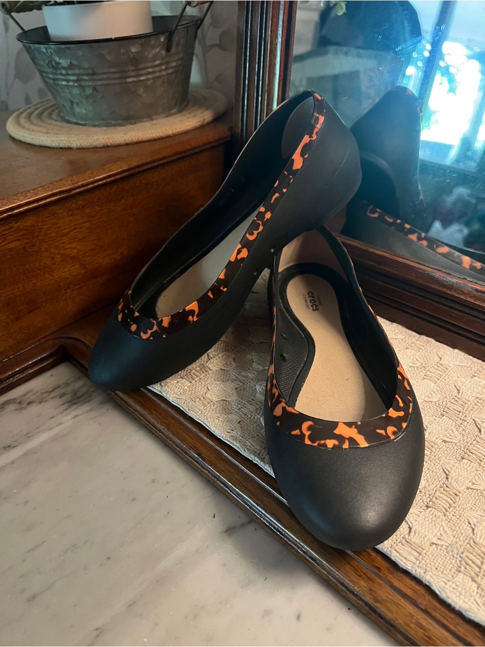 CROCS Classic Lina Embellished Collar Tortoise Shell Ballet Flats Black Brown